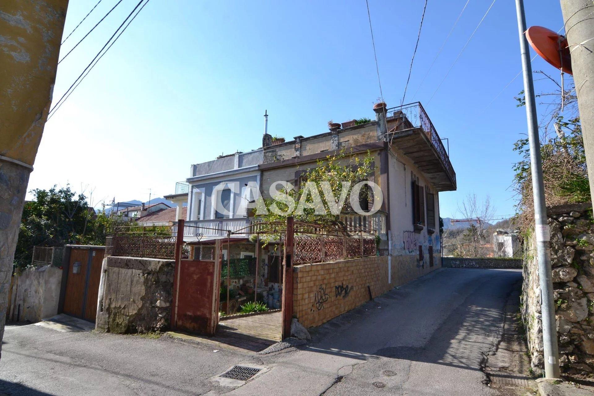 Casa indipendente in Via V. Graziadei 86, Salerno