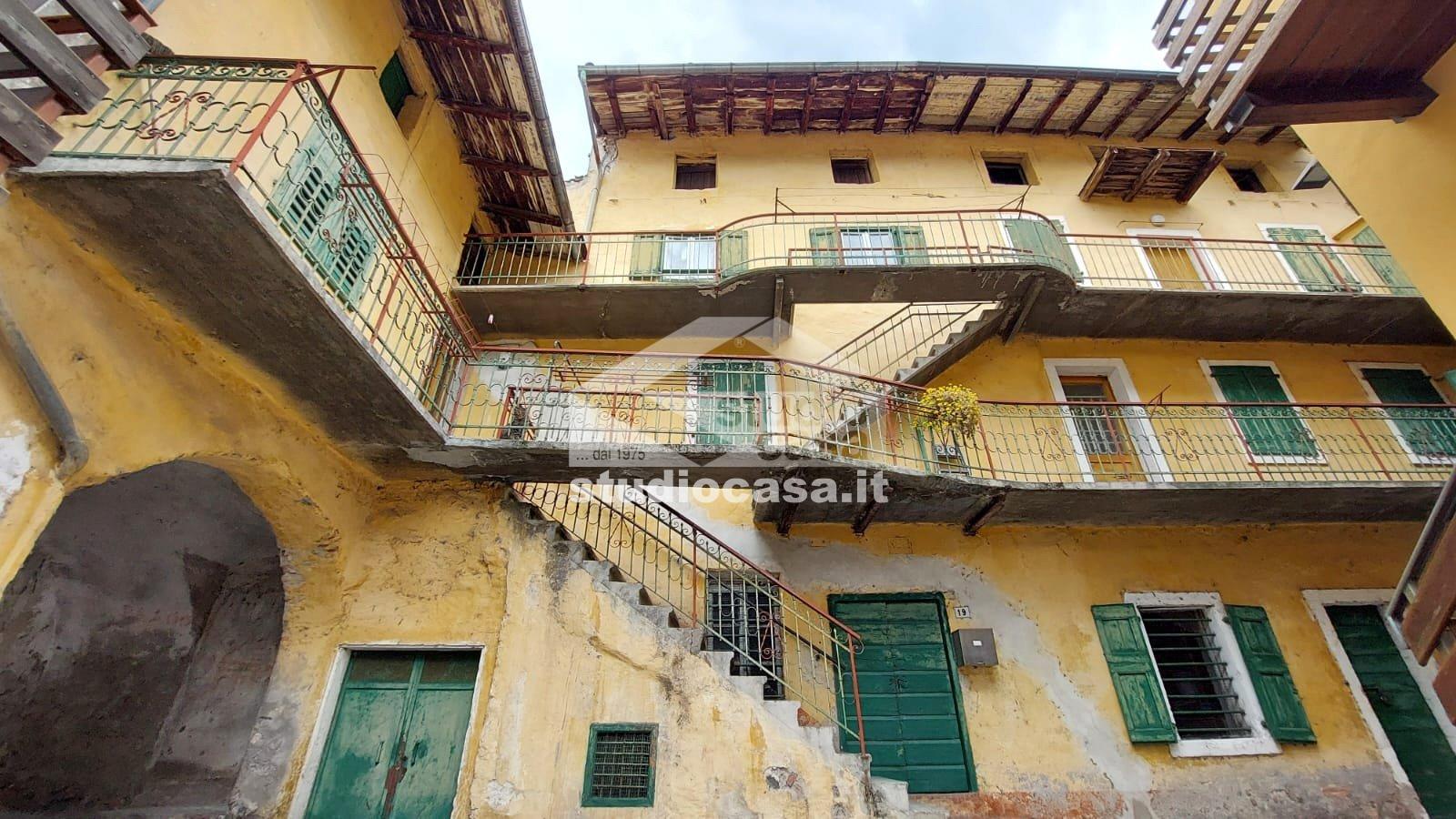 Villa quadrifamiliare in Loc Mori, Ala