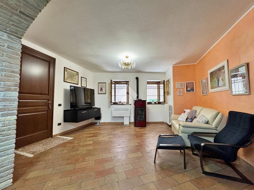 Casa indipendente in Piazza 4 Novembre 1, Vallefoglia