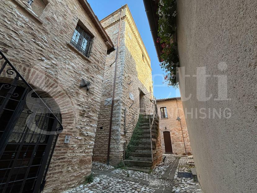 Castello in Località Colle di Nocera 97, Nocera Umbra — foto 2 di 5