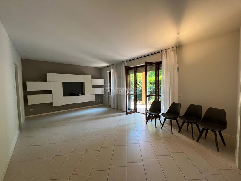 Trilocale in Via Santa Teresa del Bambin Gesù, Legnano — foto 2 di 5