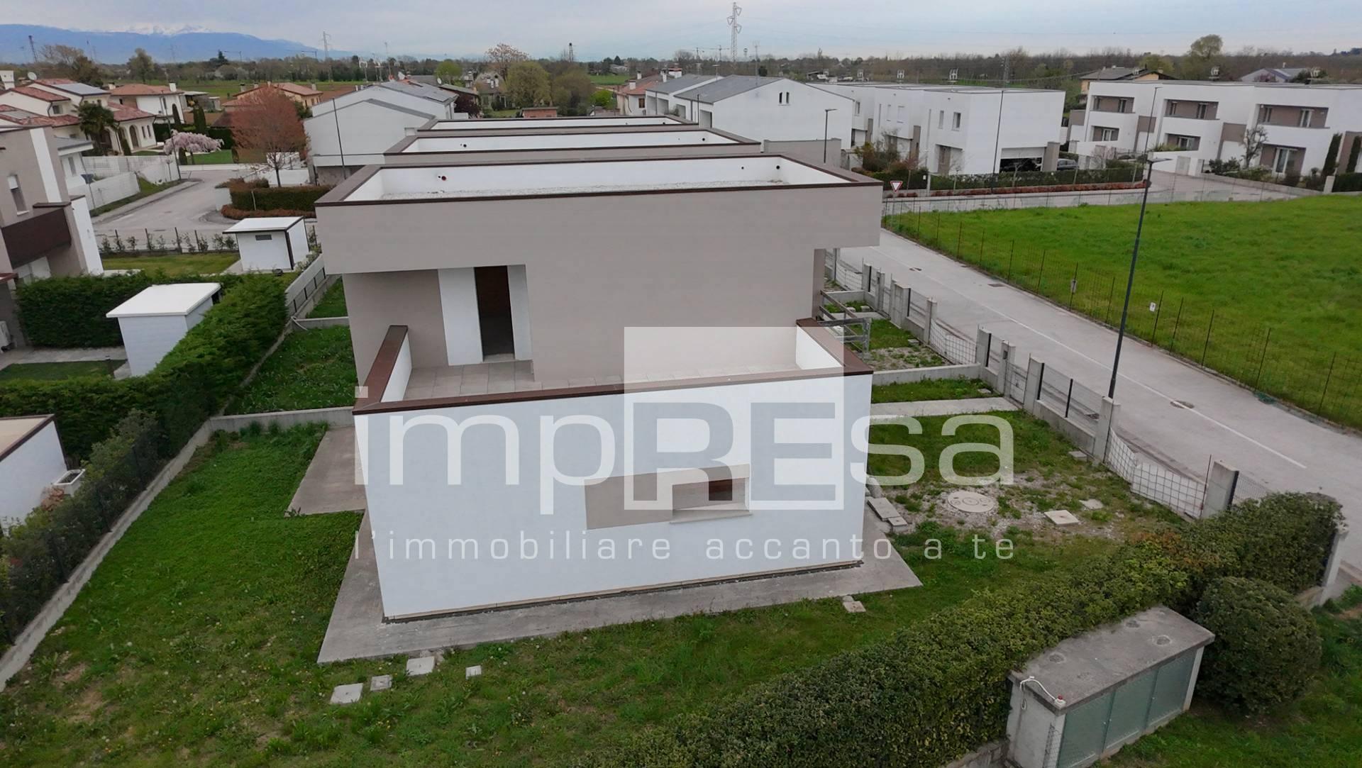 Villa a schiera in Via Don Giovanni Capoia, Paese