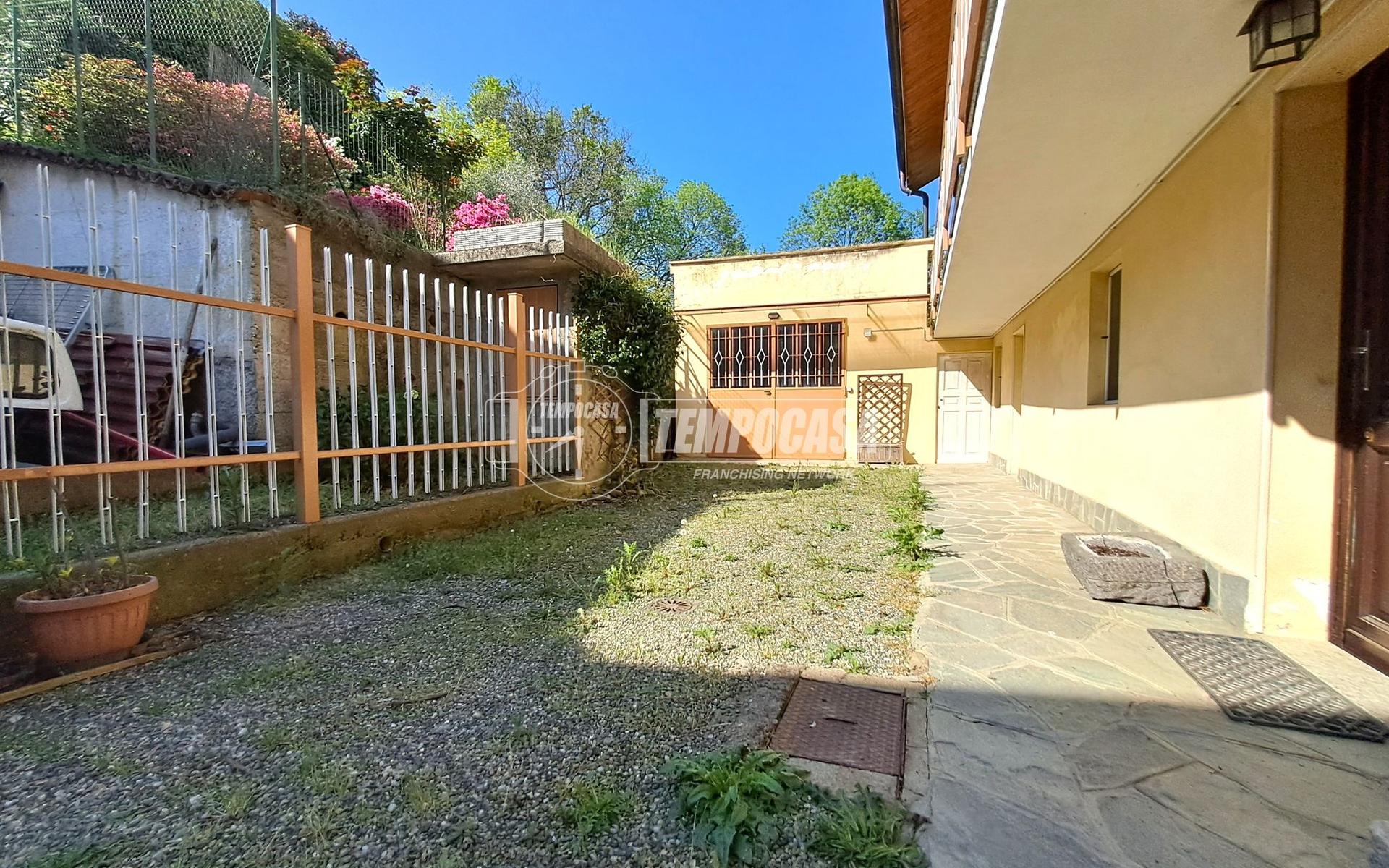 Casa indipendente in Via Camilla Lampo, Camburzano