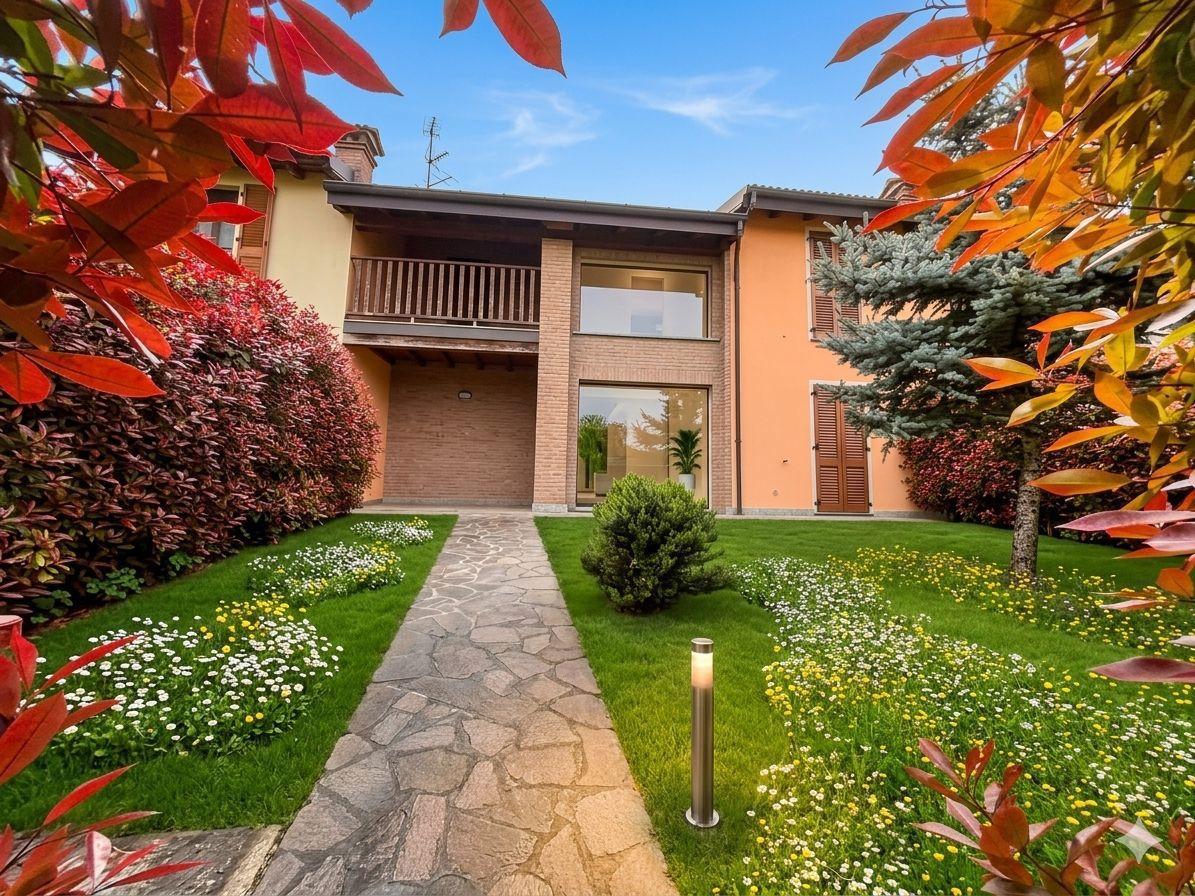 Villa trifamiliare in Torre Sachetti 45, Stradella