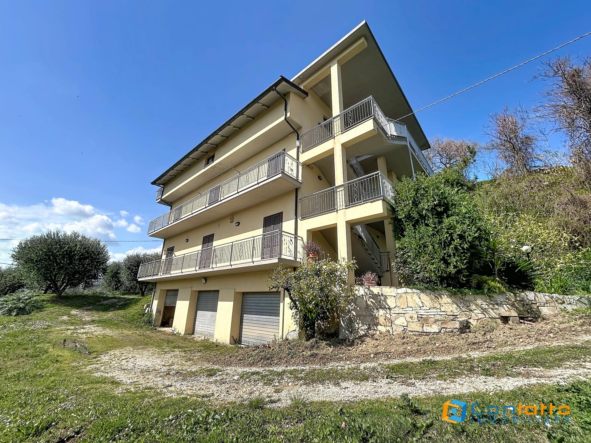 Appartamento in villa in Contrada Colle Valle 23, Grottammare
