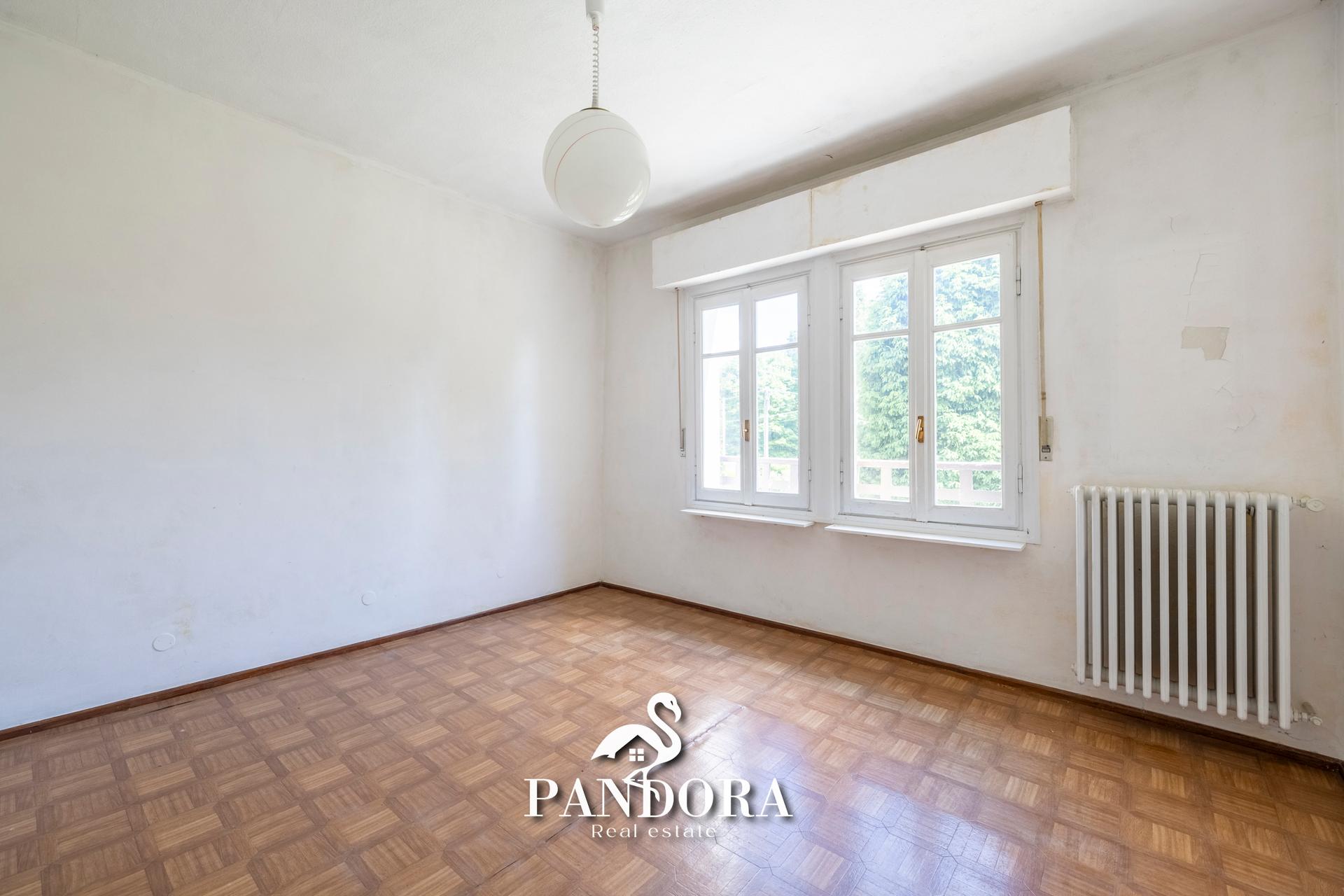 Villa in Via F. Filzi 3, Casorate Sempione