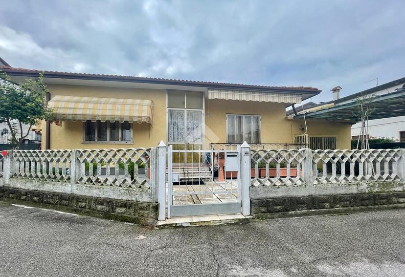 Casa indipendente in Via degli Alpini 30, Albignasego