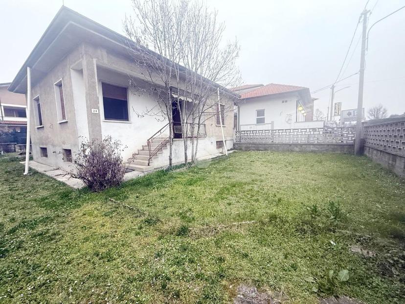 Villa in Via Fagnana 24, Turate — foto 3 di 5