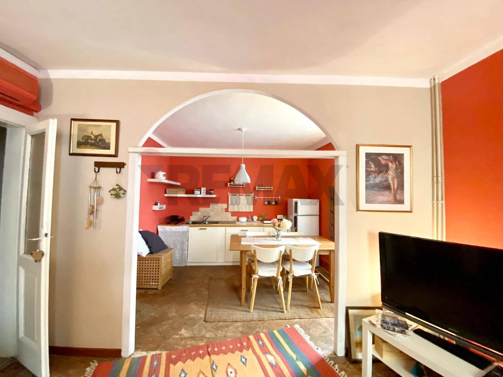 Casa indipendente, Gravedona ed Uniti