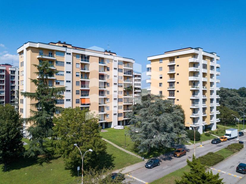 Quadrilocale in Via Sporting Mirasole 11, Opera — foto 2 di 5