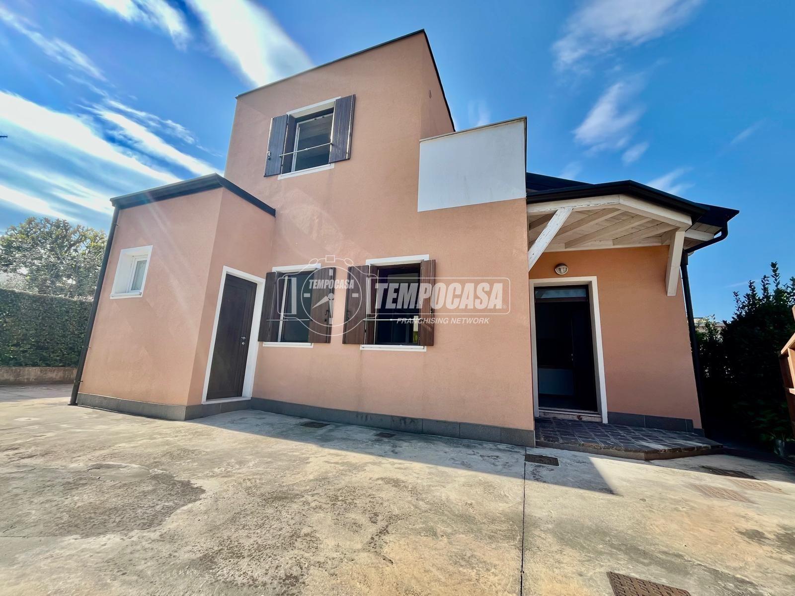 Casa indipendente in Via Monte Baldo, Peschiera del Garda