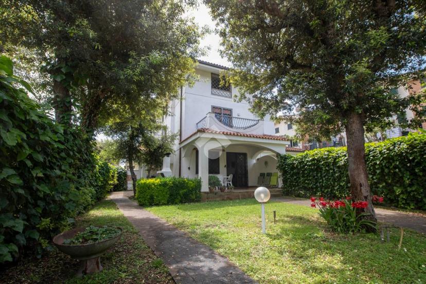Villa in Via Fiorenzuola di Focara 10, Fiumicino — foto 4 di 5