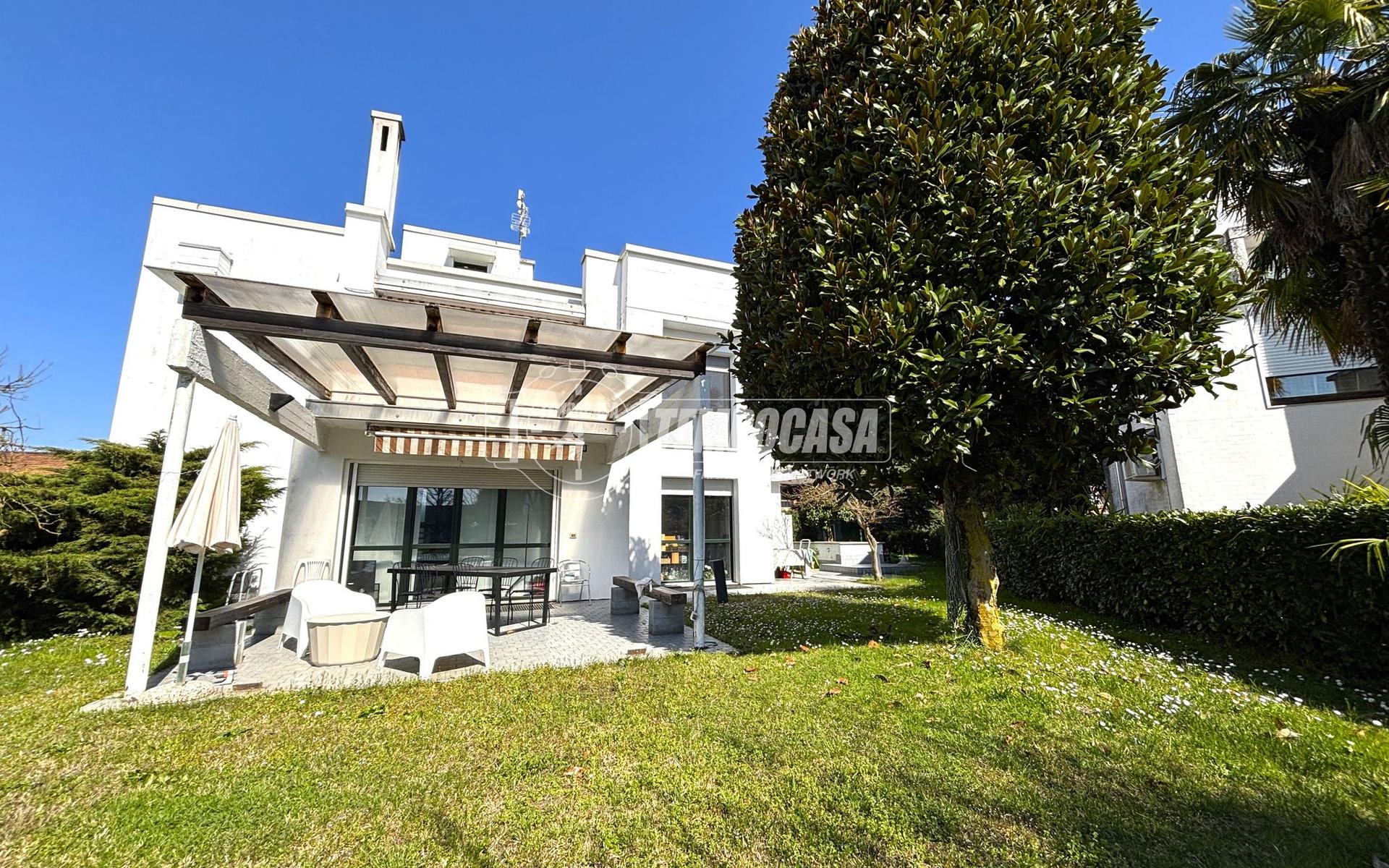 Villa in Via Martiri d'Italia, Caluso