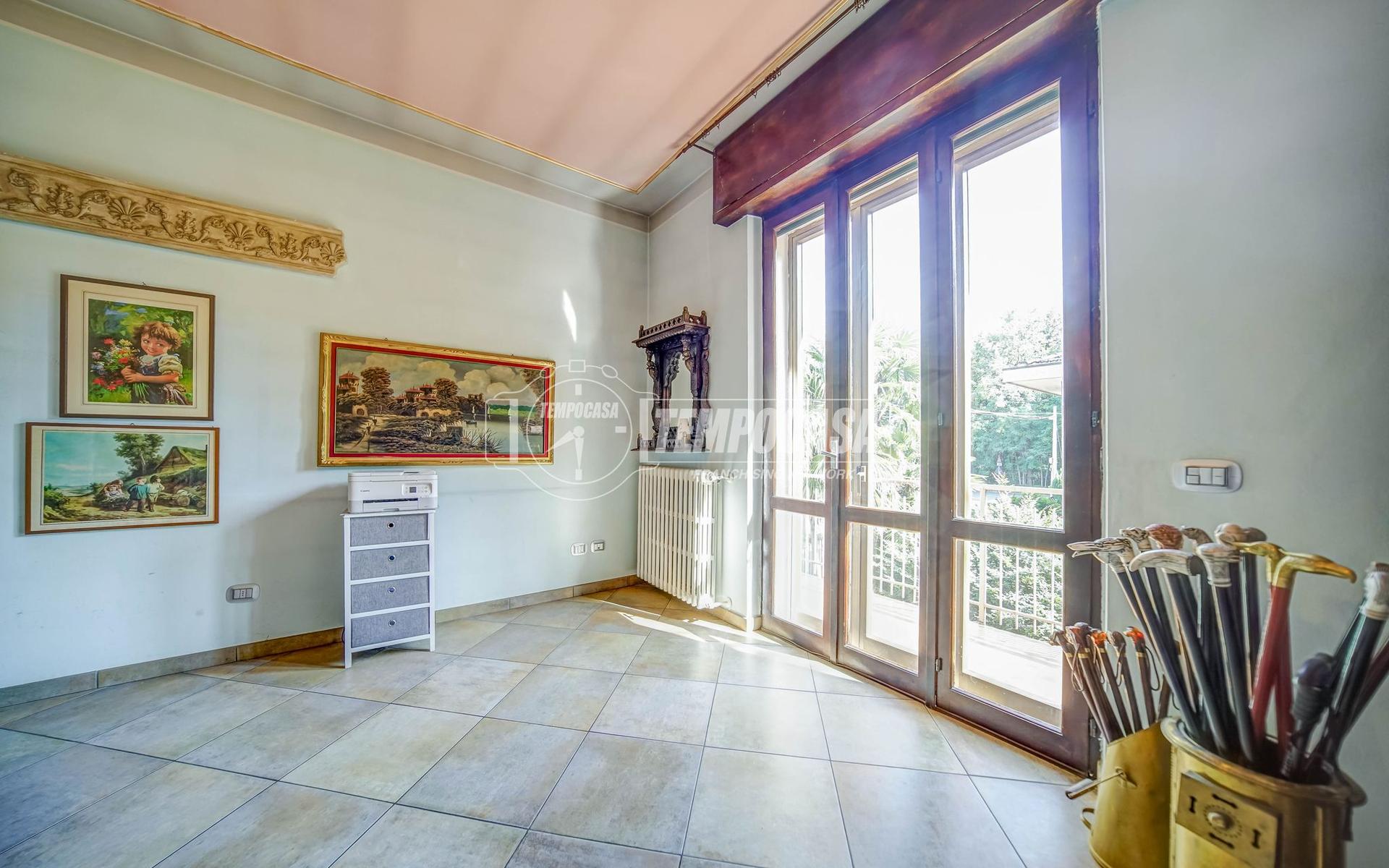 Casa indipendente in Via Rovigo, Samarate