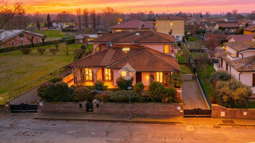 Villa in Via Enrico Fermi 8, Gattatico — foto 2 di 5