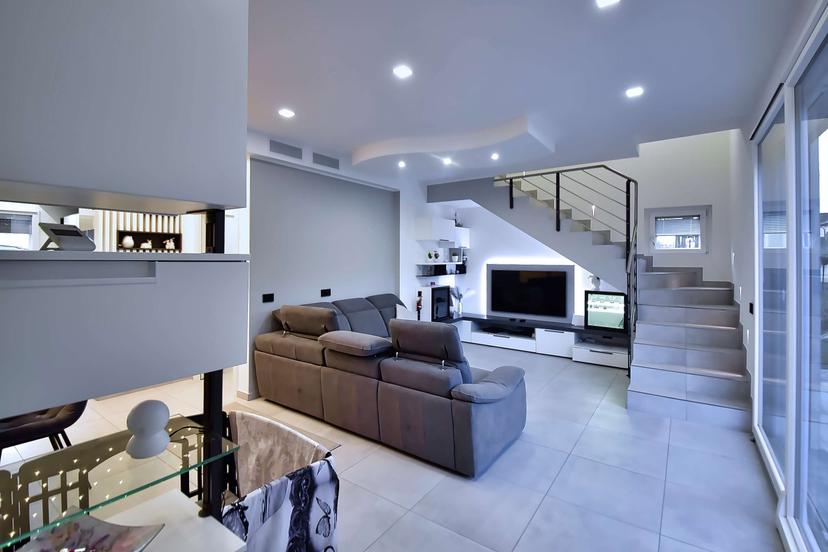Villa unifamiliare in Via del Carso 8, Appiano Gentile — foto 3 di 5