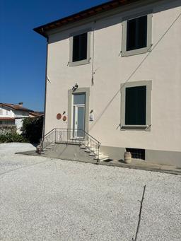 Villa bifamiliare in Ietro a Vico 55100, Lucca