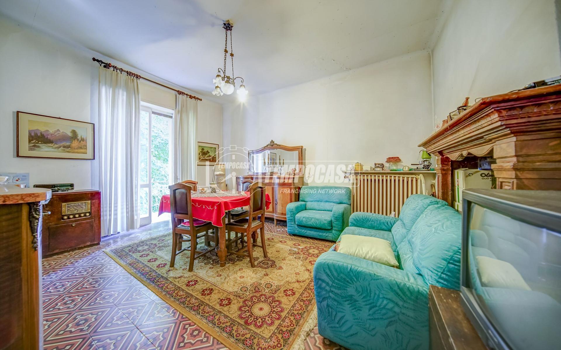 Villa in Via Giuseppe Garibaldi 14, Azzate