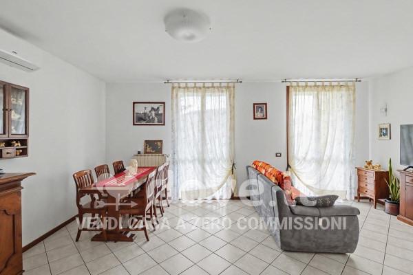 Villa in Via della Costituzione 143, Oleggio — foto 5 di 5