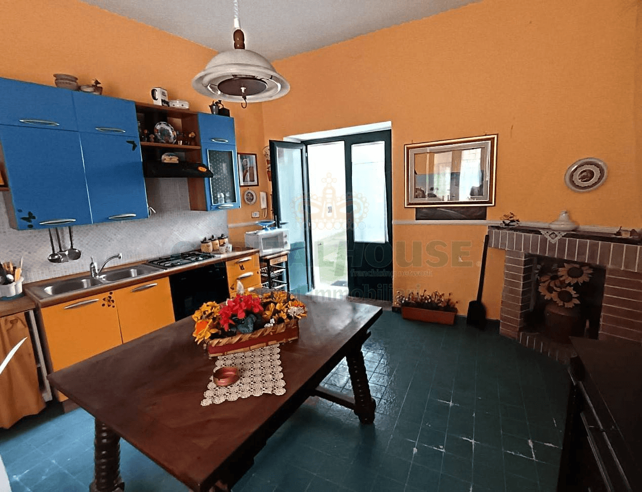 Casa indipendente in Via San Giuseppe di Sommana, Caserta