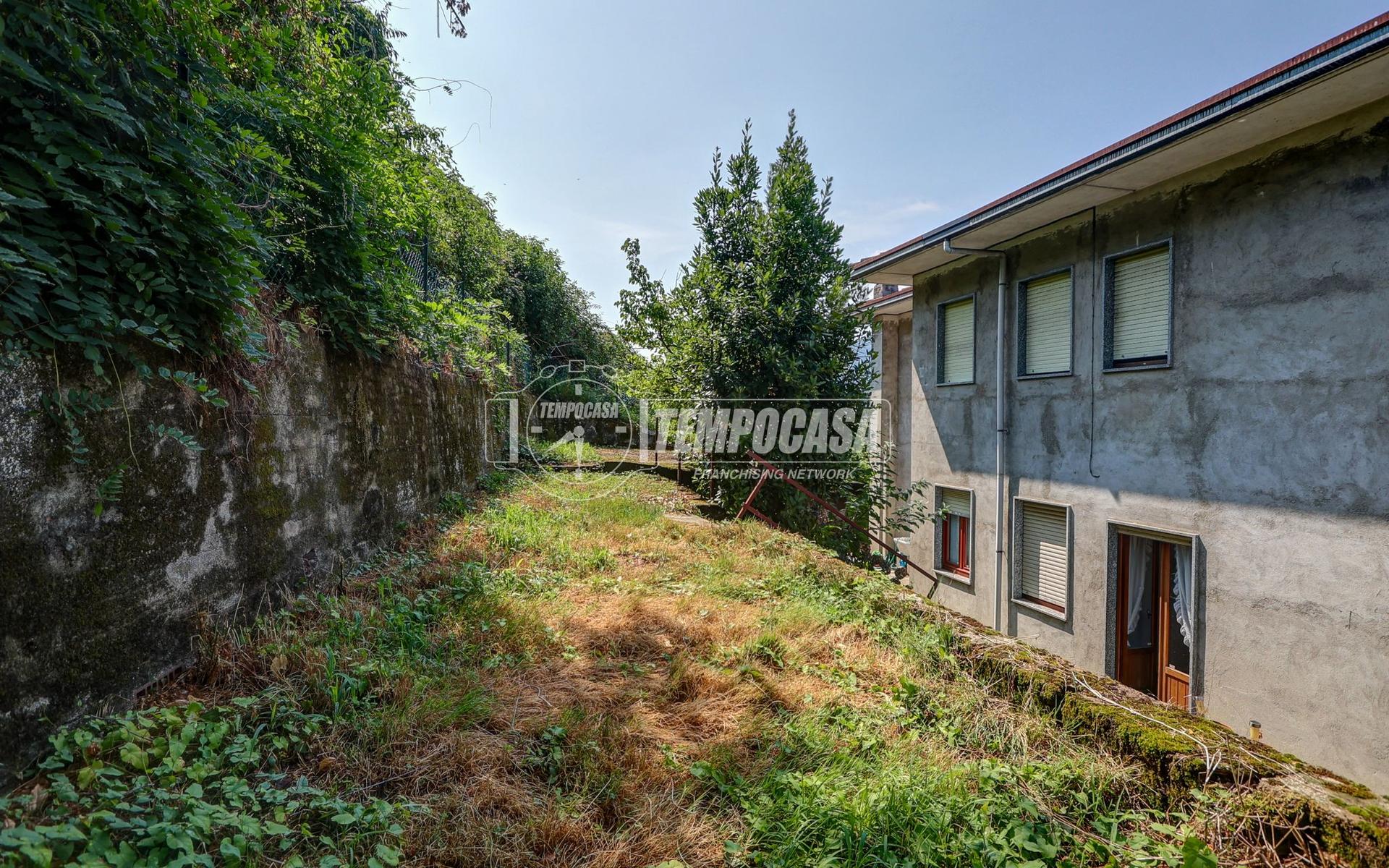 Villa a schiera in Via Copelli 7/a, Luino