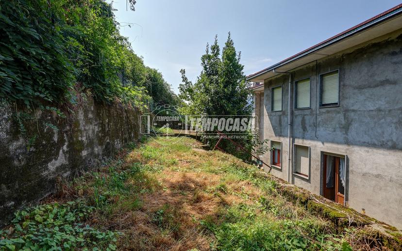 Villa a schiera in Via Copelli 7/a, Luino