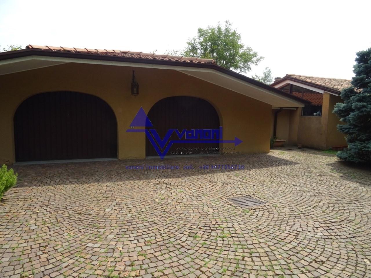 Villa, Pedrengo