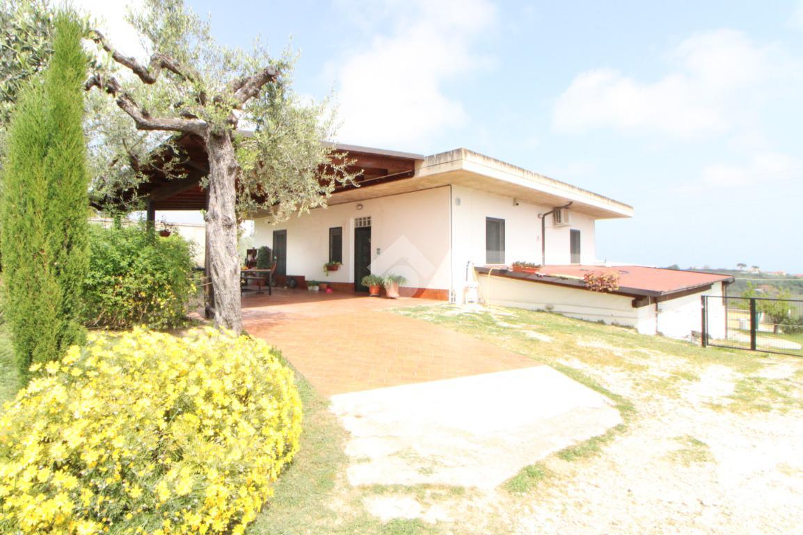 Villa in Via Vaschiola 4, Torrevecchia Teatina