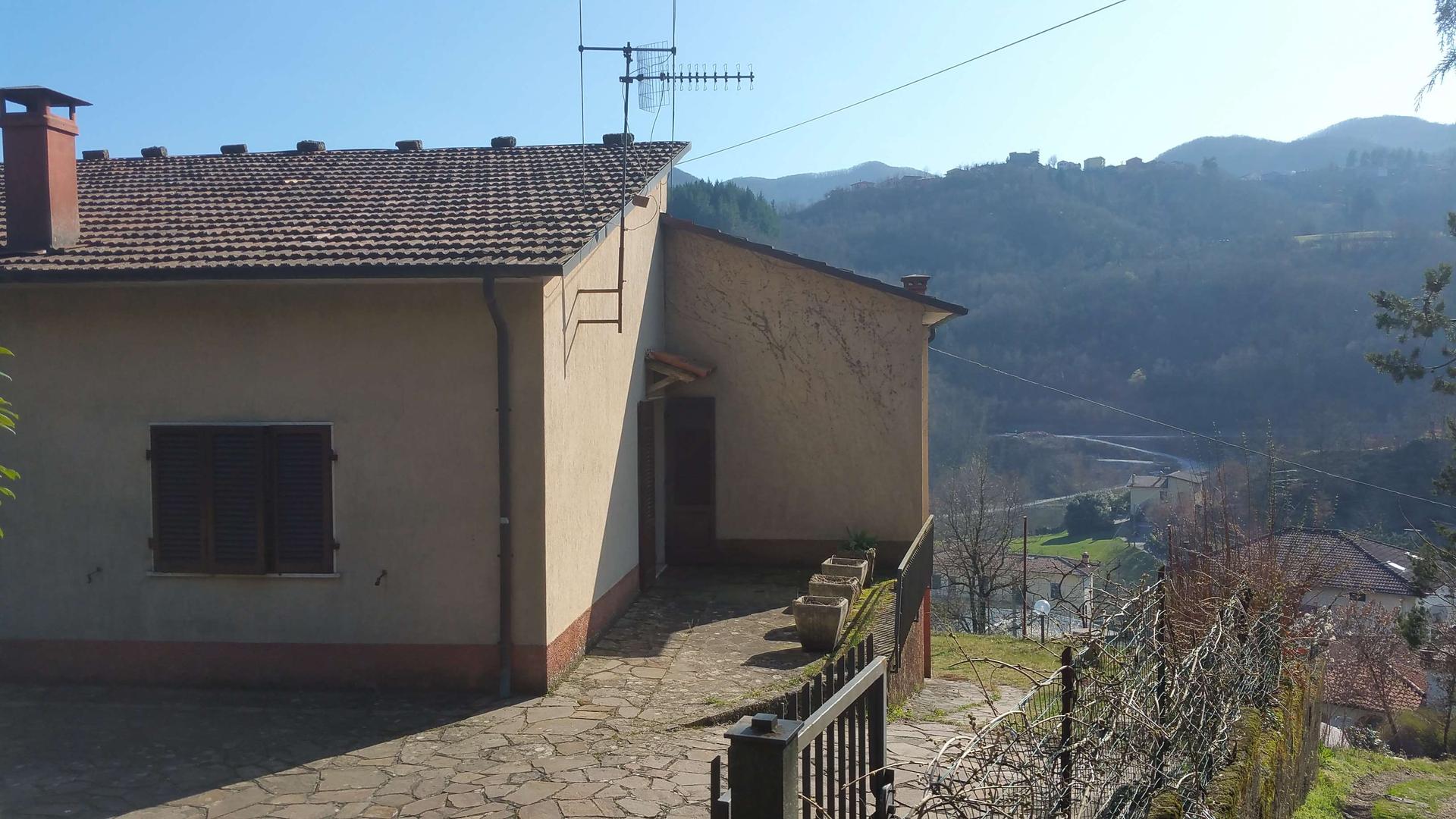 Villa bifamiliare in Via Provinciale San Romano, Piazza al Serchio