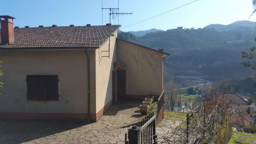 Villa bifamiliare in Via Provinciale San Romano, Piazza al Serchio