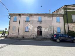 Casa indipendente in Martiri di Belfiore 54, Rivarolo del Re ed Uniti