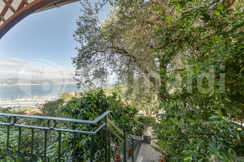 Villa a schiera, Portovenere