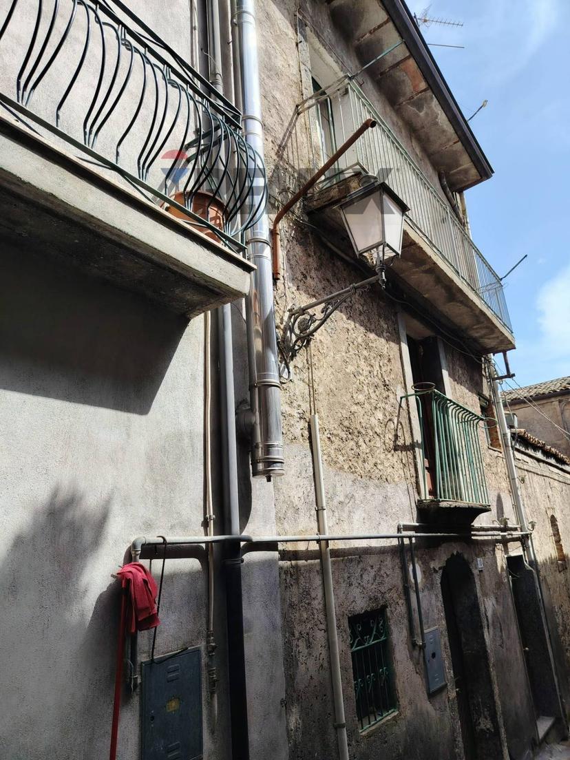 Casa indipendente in Via  dei Longhitano 16/18, Randazzo — foto 2 di 5