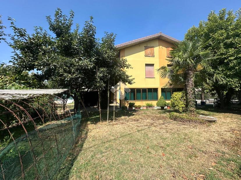 Villa in Via Locatelli 64, Martinengo — foto 3 di 5