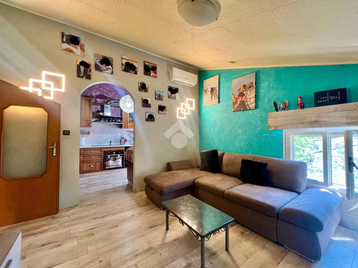 Villa a schiera in Frazione Crocetta 25, Montecalvo Versiggia
