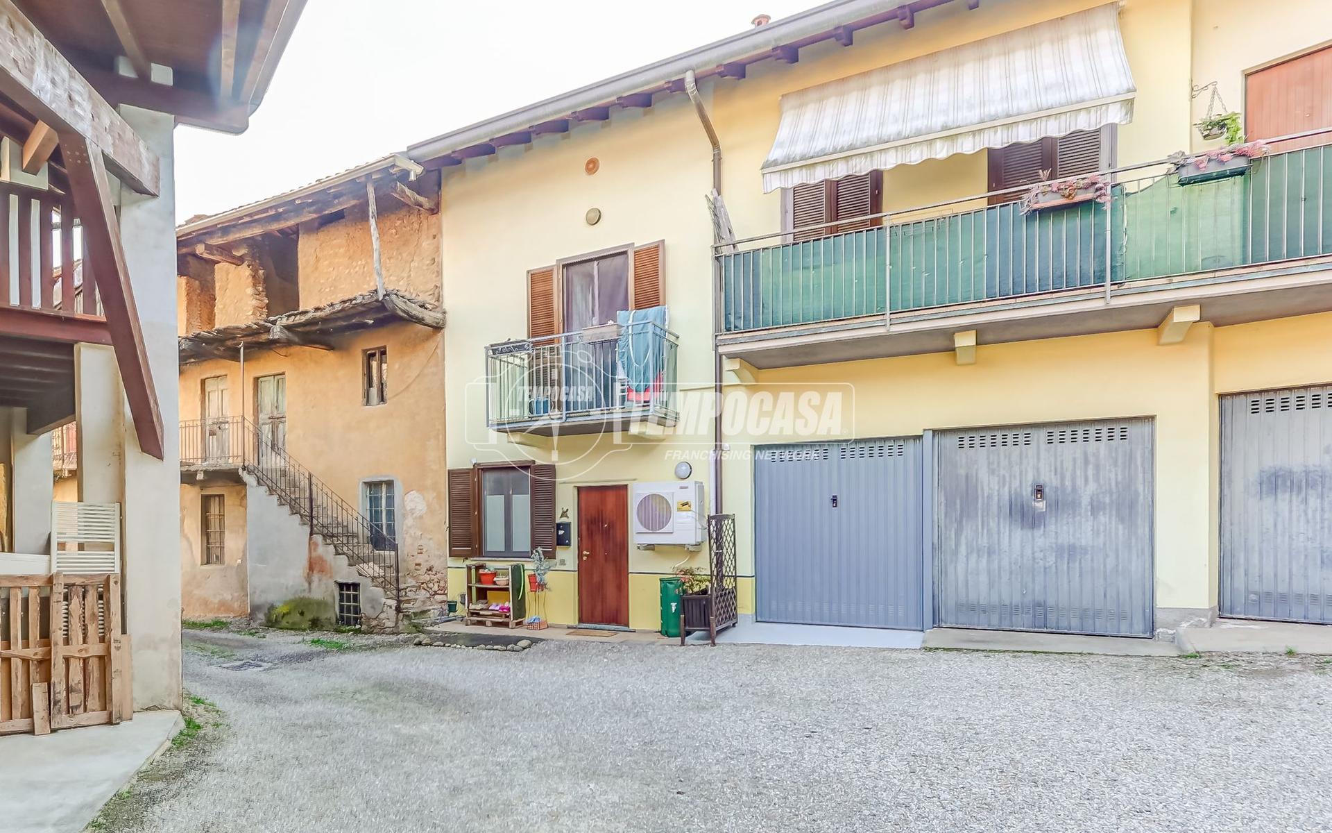 Bilocale in Via a. Bertani 11, Cairate
