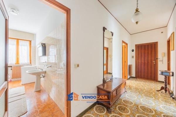 Trilocale in Via Monchiero 11, Monforte d'Alba — foto 2 di 5