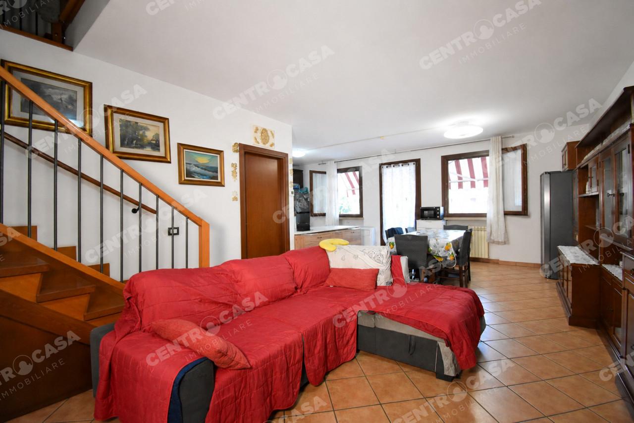 Villa a schiera in Via Salvo d'Acquisto 2, Bovolone