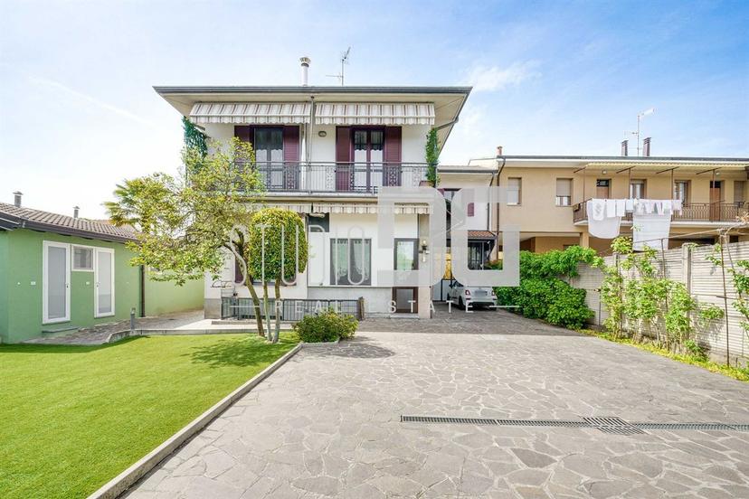 Villa bifamiliare in Via Como, Cesano Maderno — foto 3 di 5