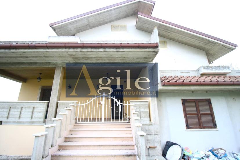 Villa in Via dei Sabini, Sant'Egidio alla Vibrata — foto 3 di 5