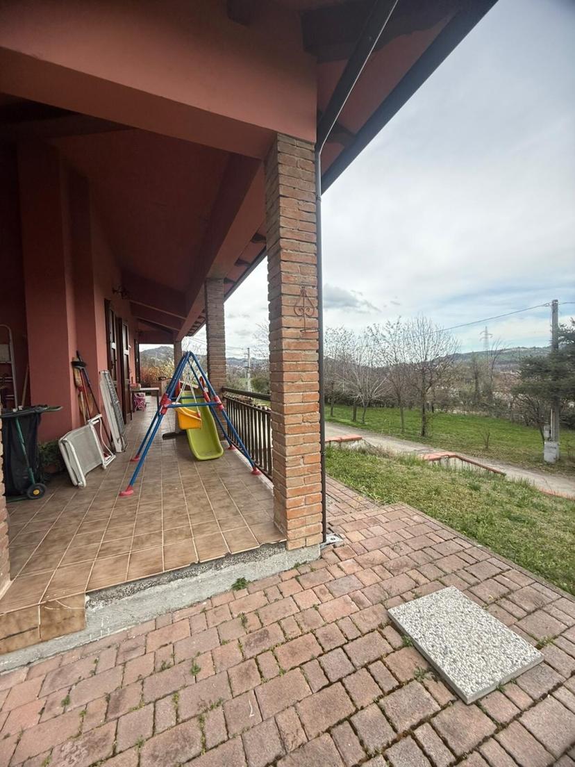 Villa unifamiliare in Via Radici in Monte Roteglia, Castellarano