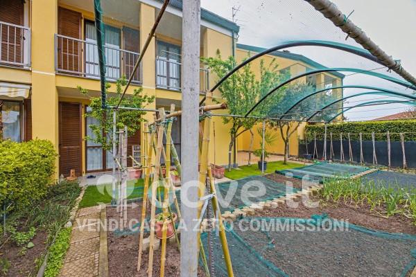 Villa in Via della Costituzione 143, Oleggio — foto 2 di 5