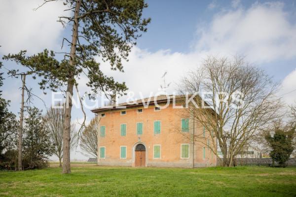 Casale in Via Modena 121, Cento