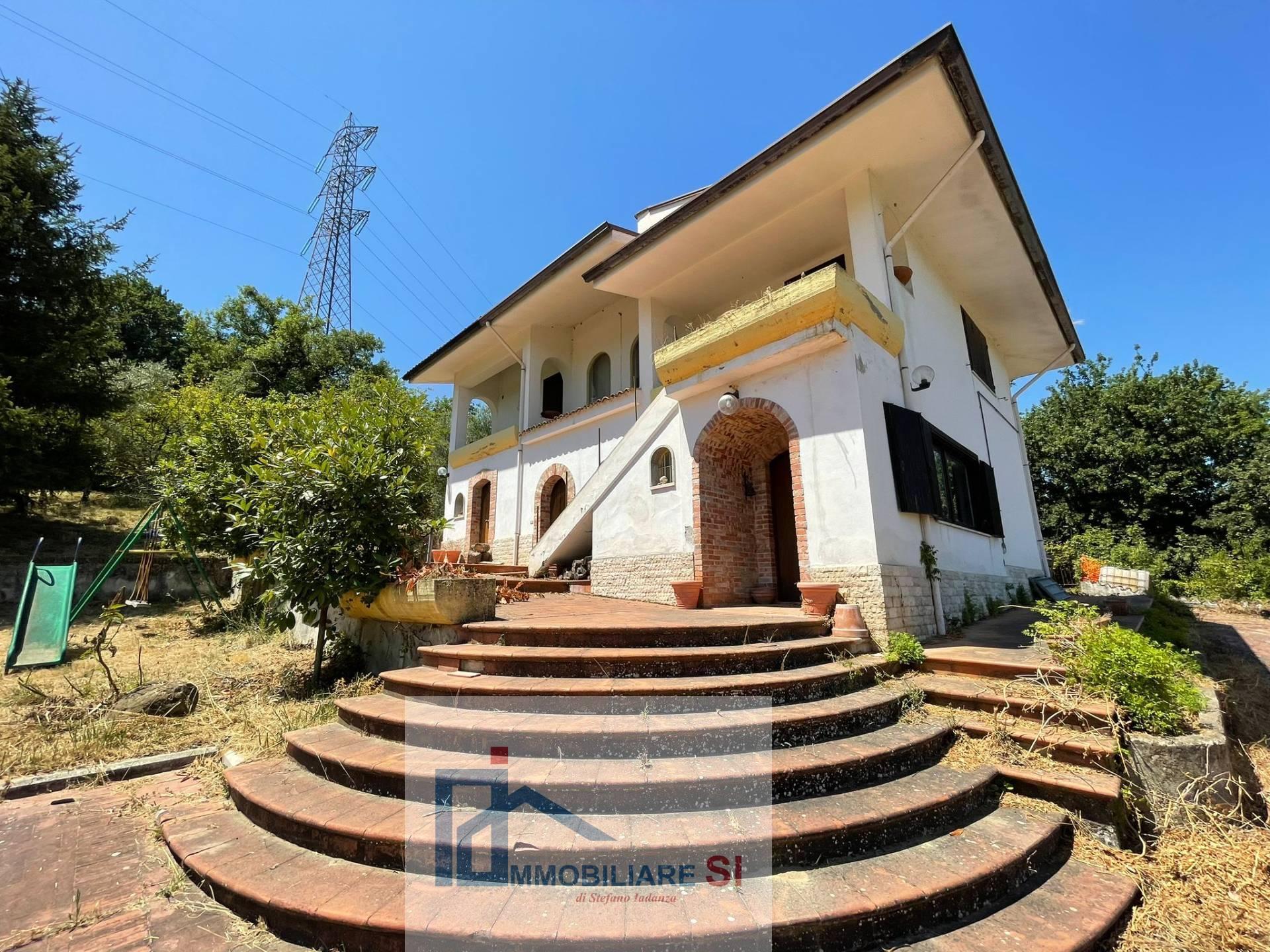 Casa indipendente in Contrada Pino, Benevento