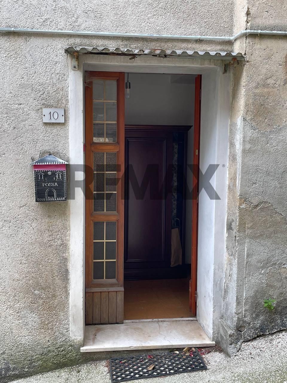 Appartamento in Vicolo Uccellini 8, Arcevia