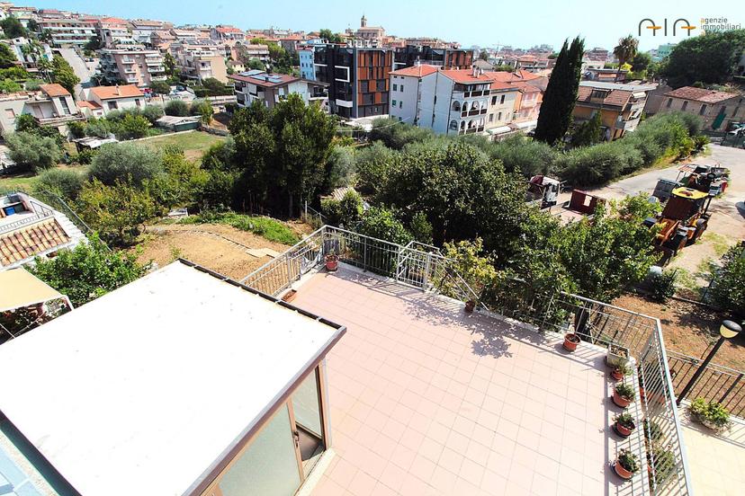 Casa indipendente in Via Adamello 22, San Benedetto del Tronto — foto 2 di 5