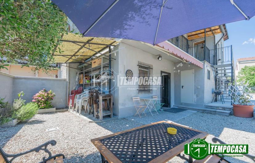 Villa in Via San Allende, Locate di Triulzi