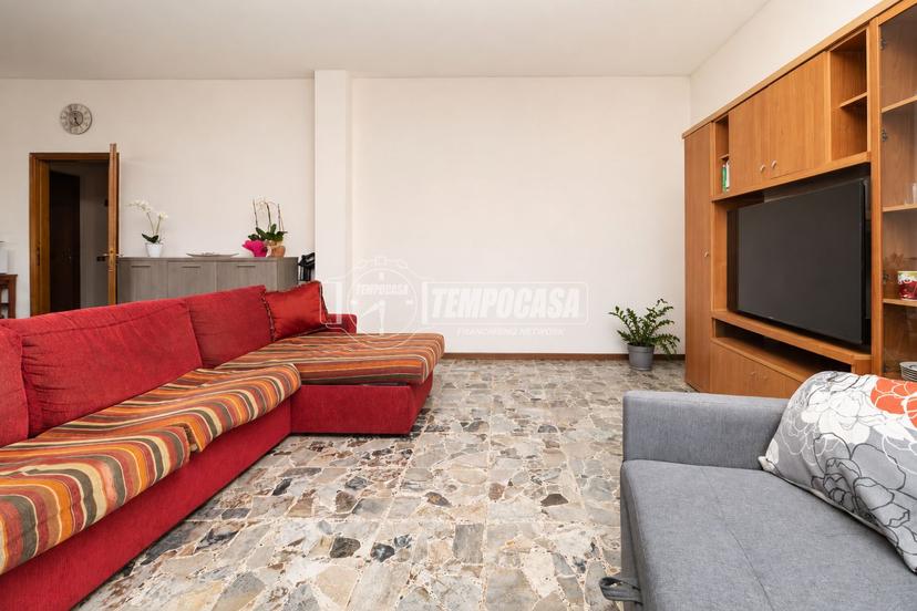 Trilocale in Via Monte Grappa 35, Seriate — foto 3 di 5