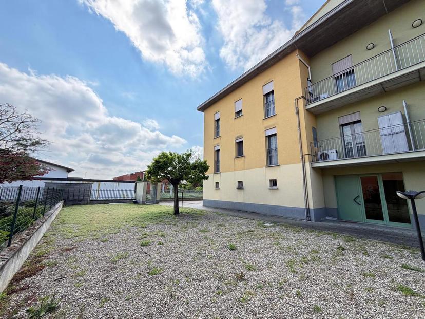 Bilocale in Via Lombardia  1, Pieve Porto Morone — foto 3 di 5