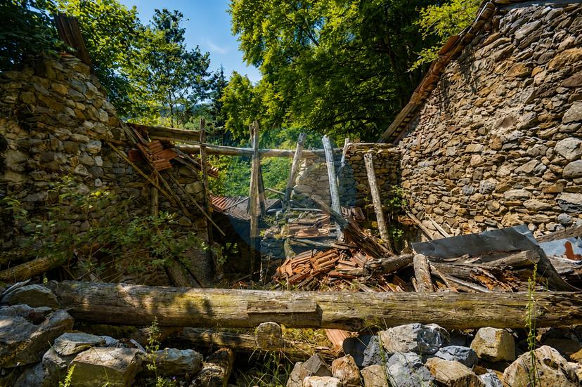 Casale in Località Strada dei Monti, Lozio — foto 3 di 5